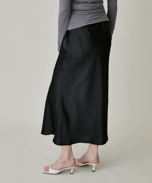 FUULLY STUDIO（フーリィーステューディオ）の「サテンマーメイドスカート（スカート・レディース・アイボリー/ブラック・FREE）」の16枚目の写真