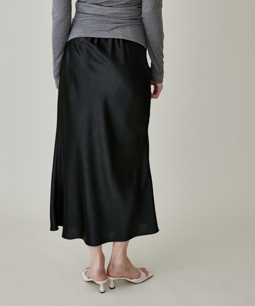 FUULLY STUDIO（フーリィーステューディオ）の「サテンマーメイドスカート（スカート・レディース・アイボリー/ブラック・FREE）」の17枚目の写真