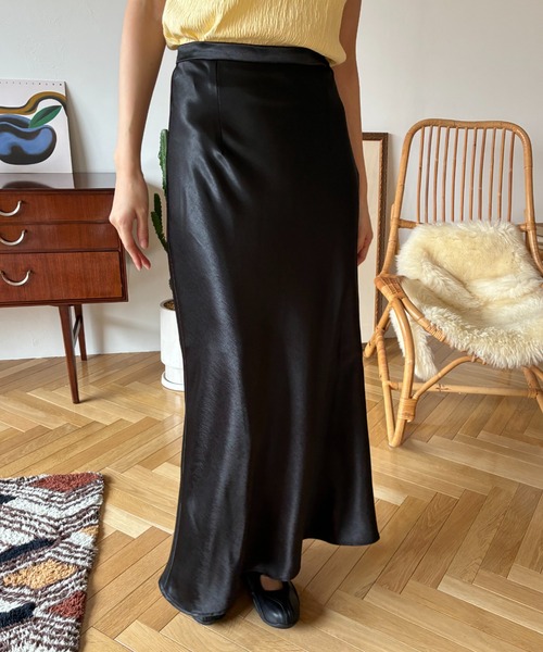 FUULLY STUDIO（フーリィーステューディオ）の「サテンマーメイドスカート（スカート・レディース・アイボリー/ブラック・FREE）」の4枚目の写真