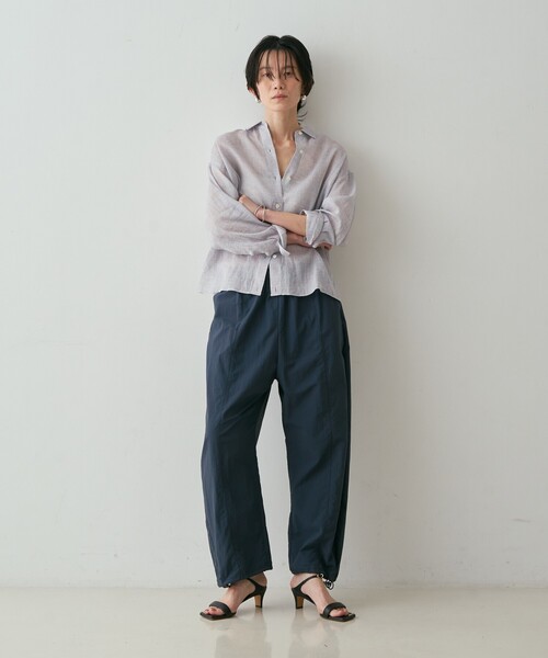 qualite(カリテ)の「【接触冷感・透湿・撥水・UVカット】ナイロンタスランパラシュートパンツ セットアップ対応 夏服 春服 きれいめ カーブパンツ(その他パンツ・レディース・チャコールグレー/ベージュ・38/36)」の9枚目の写真