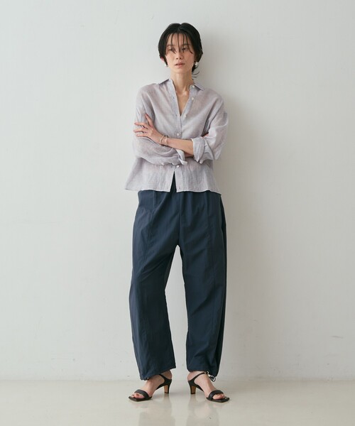 qualite(カリテ)の「【接触冷感・透湿・撥水・UVカット】ナイロンタスランパラシュートパンツ セットアップ対応 夏服 春服 きれいめ カーブパンツ(その他パンツ・レディース・チャコールグレー/ベージュ・38/36)」の10枚目の写真