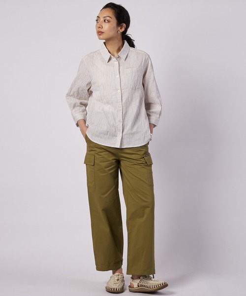Eddie Bauer(エディーバウアー)の「コットンタック ストライプ リラックスシャツ(シャツ/ブラウス・レディース・ブルー系/ベージュ系/ライトブルー・XL/L/M/S)」の4枚目の写真