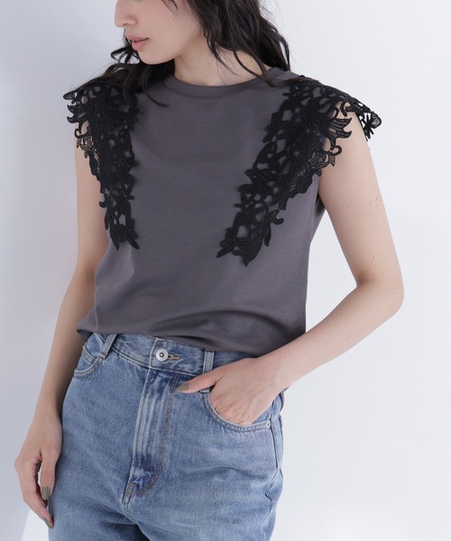 NATURAL BEAUTY BASIC(ナチュラルビューティーベーシック)の「レースフレンチスリーブカットソー(Tシャツ/カットソー・レディース・オフホワイト/チャコールグレー/ベージュ・フリ-)」の3枚目の写真