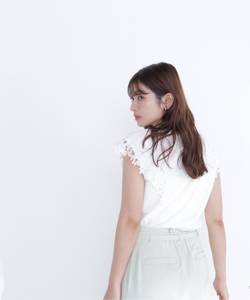 NATURAL BEAUTY BASIC(ナチュラルビューティーベーシック)の「レースフレンチスリーブカットソー(Tシャツ/カットソー・レディース・オフホワイト/チャコールグレー/ベージュ・フリ-)」の10枚目の写真