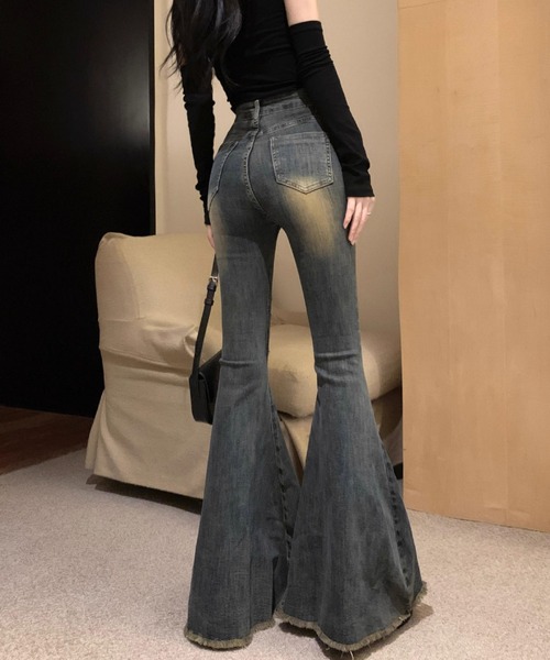 &soiree(アンドソワレ)の「ヴィンテージウォッシュダメージフレアデニム(デニムパンツ・レディース・インディゴブルー・SMALL/MEDIUM/LARGE/X-LARGE)」の2枚目の写真