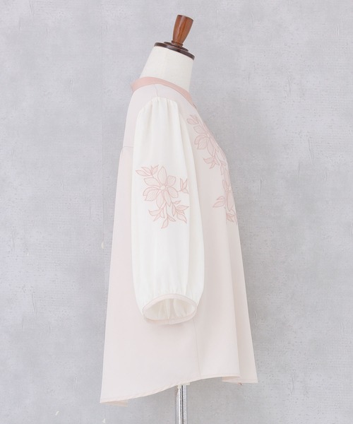 somari imagination(ソマリ イマジネーション)の「『配色刺繍バンドカラーブラウス』(シャツ/ブラウス・レディース・ブラック/ピンクベージュ・2/1)」の11枚目の写真