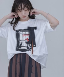 Eimee Law（エイミーロウ）の「モノクロアートプリント リボンモチーフTシャツ（Tシャツ/カットソー）」