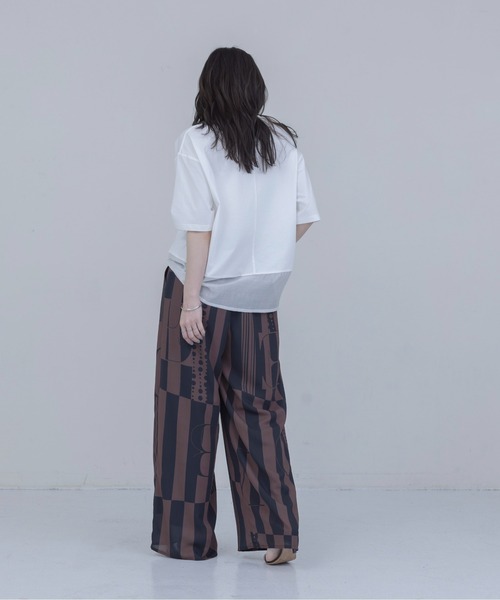 Eimee Law(エイミーロウ)の「モノクロアートプリント リボンモチーフTシャツ(Tシャツ/カットソー・レディース・オフホワイト/ダークグレー・FREE)」の4枚目の写真