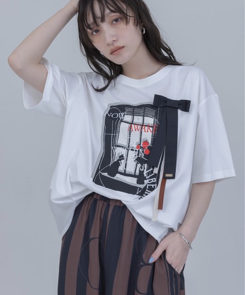 Eimee Law(エイミーロウ)の「モノクロアートプリント リボンモチーフTシャツ(Tシャツ/カットソー・レディース・オフホワイト/ダークグレー・FREE)」の6枚目の写真