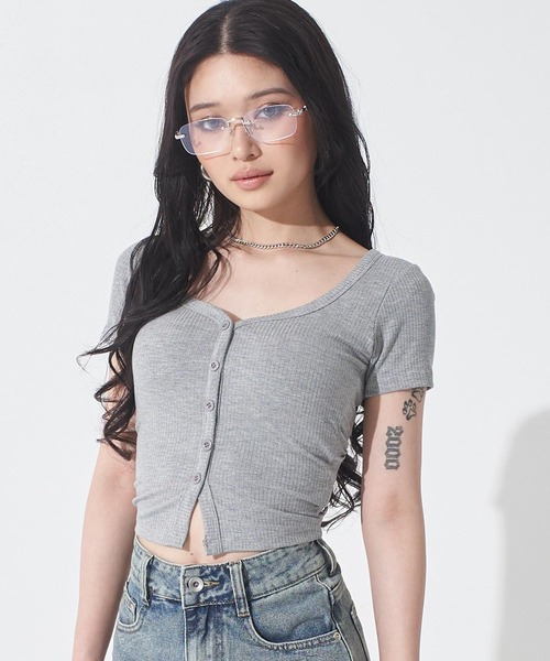 ANAP(アナップ)の「カップ付 V開き ぴたっと リブTシャツ(Tシャツ/カットソー・レディース・ホワイト/ブラック/グレー・F)」の3枚目の写真