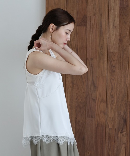 J by blue(ジェイバイブルー)の「レースサテンキャミソール(キャミソール・レディース・ブラック/ホワイト・MEDIUM)」の8枚目の写真