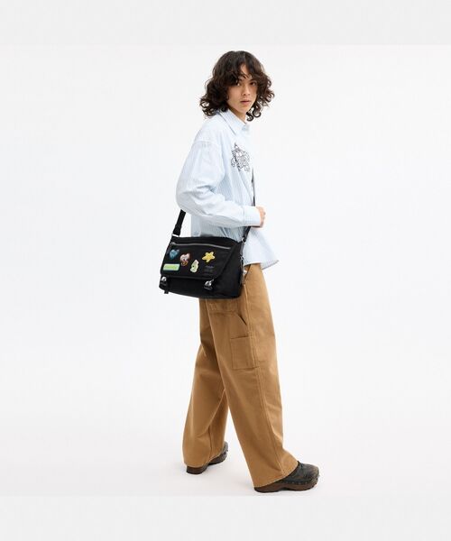 COACH(コーチ)の「【COACH | BRAIN DEAD】メッセンジャー・シグネチャー ナイロン・パッチ(メッセンジャーバッグ・メンズ・ブラック系その他・ONE)」の2枚目の写真