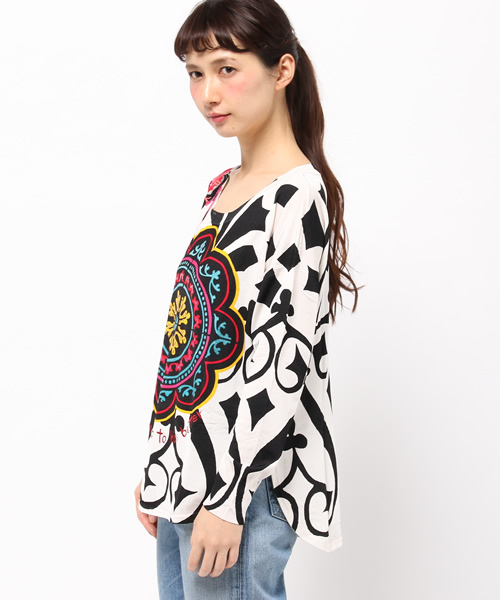 Desigual（デシグアル）の「「Desigual/デシグアル」幾何学模様ニット（ニット/セーター・レディース・ホワイト系その他・X-LARGE/MEDIUM/SMALL/LARGE/XX-LARGE）」の3枚目の写真