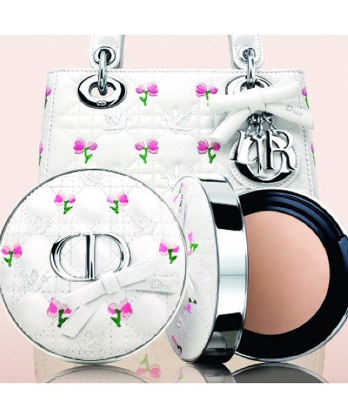 Dior(ディオール)の「ディオール フォーエヴァー クッション ケース(その他ビューティーグッズ・レディース・ピンク ボウ/フラワー ボウ(限定品)/ブルー ボウ(限定品)・FREE)」の4枚目の写真