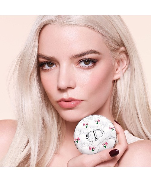 Dior(ディオール)の「ディオール フォーエヴァー クッション ケース(その他ビューティーグッズ・レディース・ピンク ボウ/フラワー ボウ(限定品)/ブルー ボウ(限定品)・FREE)」の7枚目の写真