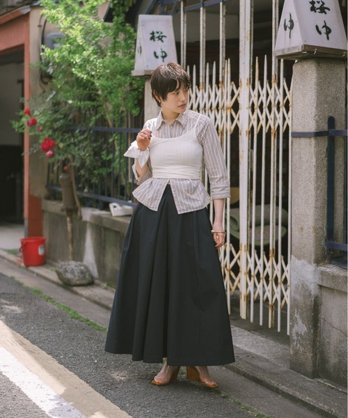 oll(オール)の「French chino skirt(スカート・レディース・ライトベージュ/ネイビー・FREE)」の2枚目の写真