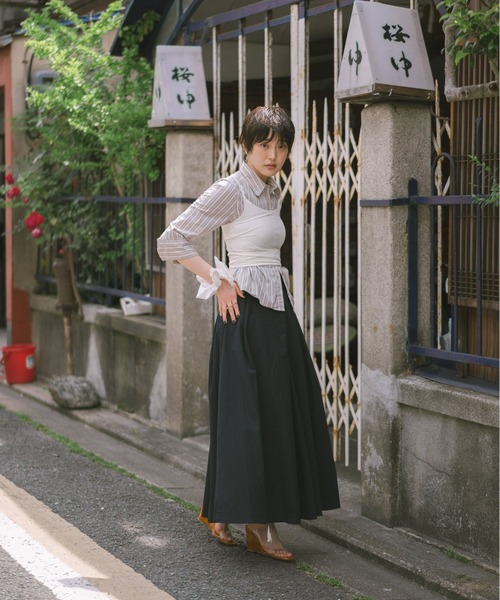 oll(オール)の「French chino skirt(スカート・レディース・ライトベージュ/ネイビー・FREE)」の4枚目の写真
