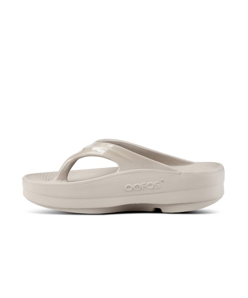 OOFOS(ウーフォス)の「【OOFOS(ウーフォス)】Oomega(サンダル・レディース・ベージュ/ブラック・25/23/24)」の6枚目の写真