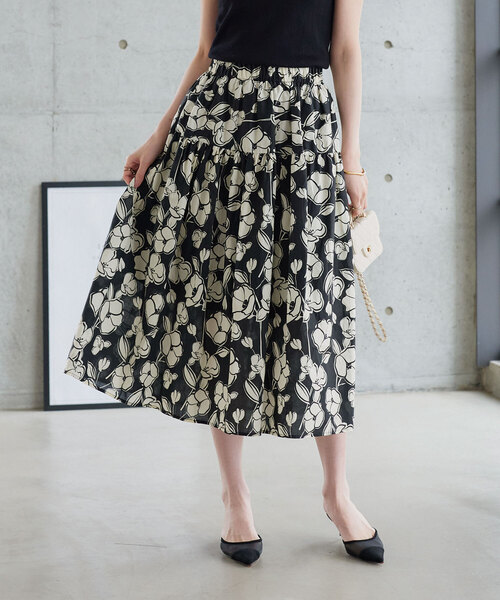 KOBE LETTUCE(コウベレタス)の「花柄ティアードスカート(スカート・レディース・ブルー/ブラック・M)」の2枚目の写真