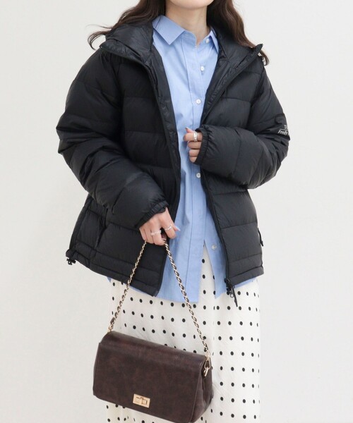 fredy emue（フレディエミュ）の「《別注》【TAION/タイオン】LIGHT DOWN HOODIE（ダウンジャケット/コート・レディース・ダークブラウン/ブラウン系その他/オフホワイト/ブラック・36/38）」の2枚目の写真