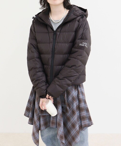fredy emue（フレディエミュ）の「《別注》【TAION/タイオン】LIGHT DOWN HOODIE（ダウンジャケット/コート・レディース・ダークブラウン/ブラウン系その他/オフホワイト/ブラック・36/38）」の10枚目の写真