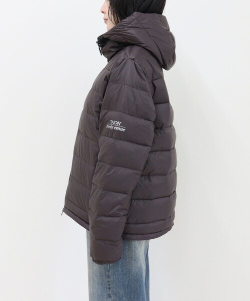 fredy emue（フレディエミュ）の「《別注》【TAION/タイオン】LIGHT DOWN HOODIE（ダウンジャケット/コート・レディース・ダークブラウン/ブラウン系その他/オフホワイト/ブラック・36/38）」の19枚目の写真