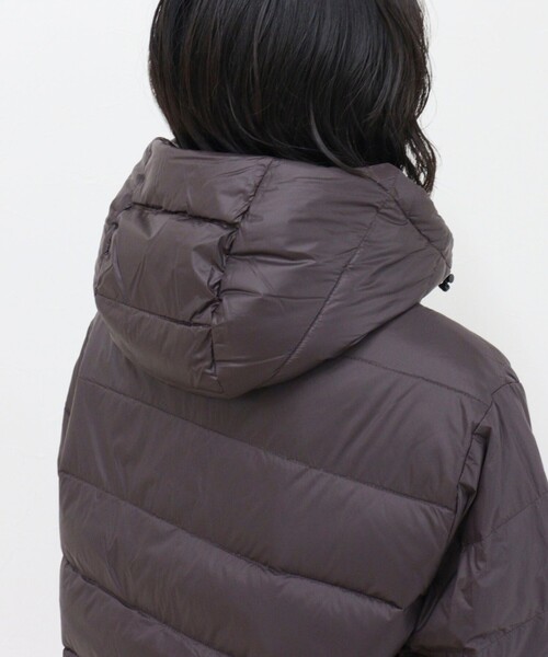 fredy emue（フレディエミュ）の「《別注》【TAION/タイオン】LIGHT DOWN HOODIE（ダウンジャケット/コート・レディース・ダークブラウン/ブラウン系その他/オフホワイト/ブラック・36/38）」の21枚目の写真