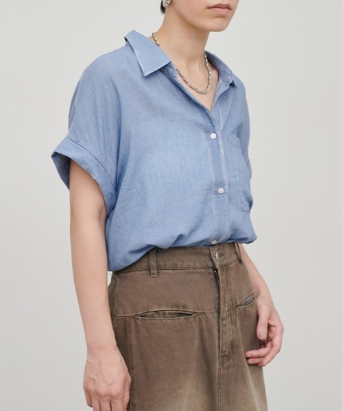 LARUTA(ラルータ)の「【LARUTA】コットンボイルシアーデニム半袖シャツ(シャツ/ブラウス・レディース・ブルー/ブラック/サックスブルー・MEDIUM)」の2枚目の写真