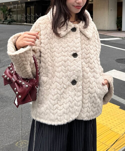 CIAOPANIC(チャオパニック)の「【2サイズ展開】アソートバンビ柄ファージャケット(ブルゾン・レディース・ブラウン/ベージュ系その他/ブラウン系その他/キャメル/ベージュ・1/0)」の4枚目の写真