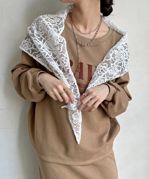 DouDou(ドゥドゥ)の「スカーフ付フロッキーレースシャツ(シャツ/ブラウス・レディース・オフホワイト/ブラウン/ブラック・FREE)」の15枚目の写真
