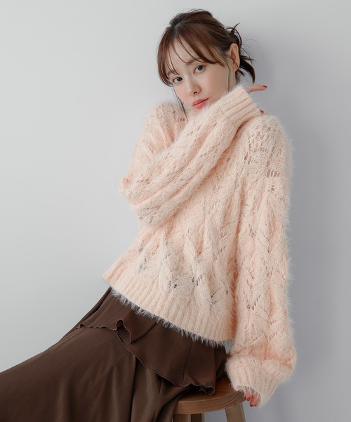 AMUU. PRECIEUSE(アムープレシューズ)の「モールフェザー透かし編みニット(ニット/セーター・レディース・アイボリー/チャコールグレー/ブラウン/ピンク・FREE)」の4枚目の写真