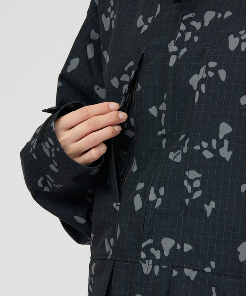 Snow Peak(スノーピーク)の「Snow Peak / Reflective Night Camo Jacket リフレクティブナイト カモ ジャケット(マウンテンパーカー・メンズ・グレー/グリーン・S/M/L/XL)」の10枚目の写真