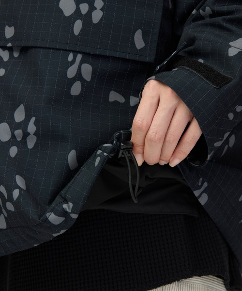 Snow Peak(スノーピーク)の「Snow Peak / Reflective Night Camo Jacket リフレクティブナイト カモ ジャケット(マウンテンパーカー・メンズ・グレー/グリーン・S/M/L/XL)」の13枚目の写真
