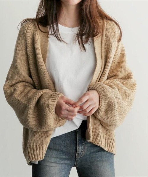 MELT(メルト)の「ざっくり編みボリューム袖ルーズニットカーディガン/ニットガウン/秋服/冬服(カーディガン/ボレロ・レディース・キャメル/ブラック/ネイビー・FREE)」の1枚目の写真