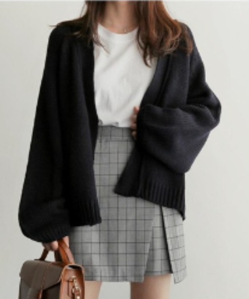 MELT(メルト)の「ざっくり編みボリューム袖ルーズニットカーディガン/ニットガウン/秋服/冬服(カーディガン/ボレロ・レディース・キャメル/ブラック/ネイビー・FREE)」の2枚目の写真