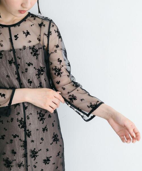 URBAN RESEARCH ROSSO WOMEN（アーバンリサーチ　ロッソ）の「kaene　フロッキーサテン2WAYドレス（ワンピース・レディース・ブラック系その他・36）」の3枚目の写真