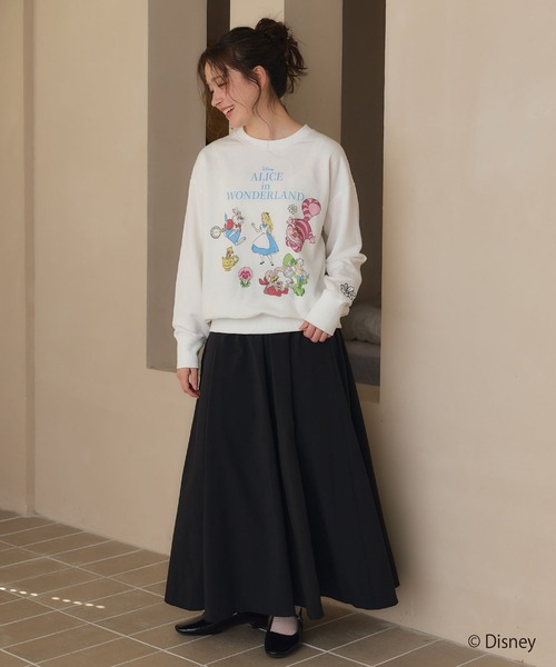 cross marche(クロスマルシェ)の「【Disney/ディズニー】ふしぎの国のアリス裏毛スウェットプルオーバー(スウェット・レディース・オフホワイト/チャコール・M/LL/L)」の7枚目の写真