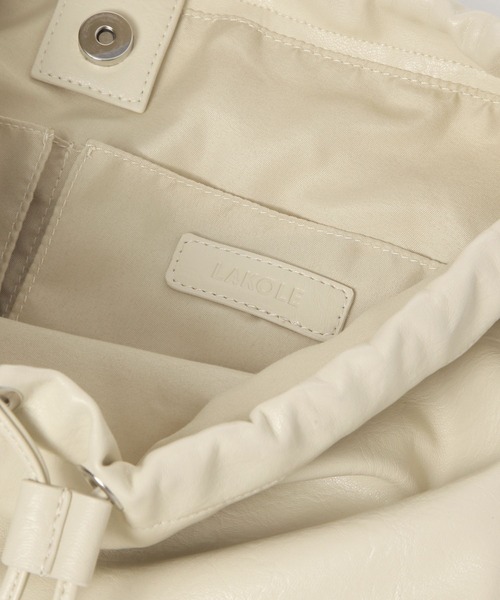 LAKOLE(ラコレ)の「フェイクレザードロスト巾着BAG / 1077399(ハンドバッグ・レディース・ブラック/オフホワイト/モカ・FREE)」の16枚目の写真