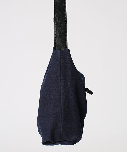 tobiuo（トビウオ）の「tobiuo/stuff shoulder S（ショルダーバッグ・メンズ・ブラック/ナチュラル/ネイビー/ライトグレー・FREE）」の16枚目の写真