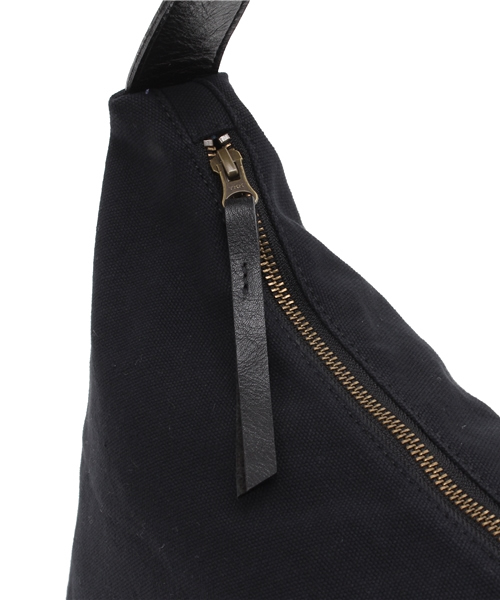 tobiuo（トビウオ）の「tobiuo/stuff shoulder S（ショルダーバッグ・メンズ・ブラック/ナチュラル/ネイビー/ライトグレー・FREE）」の6枚目の写真
