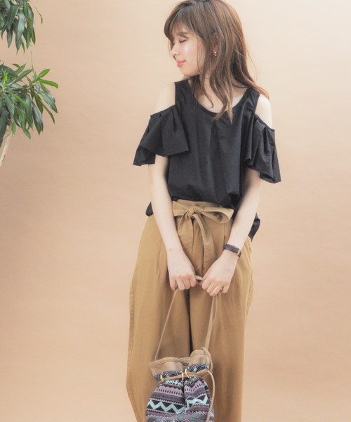 natural couture(ナチュラルクチュール)の「オープンショルダーフレアブラウス(シャツ/ブラウス・レディース・ストライプ/ホワイト×ブルー/ブラック/キャメル・FREE)」の13枚目の写真