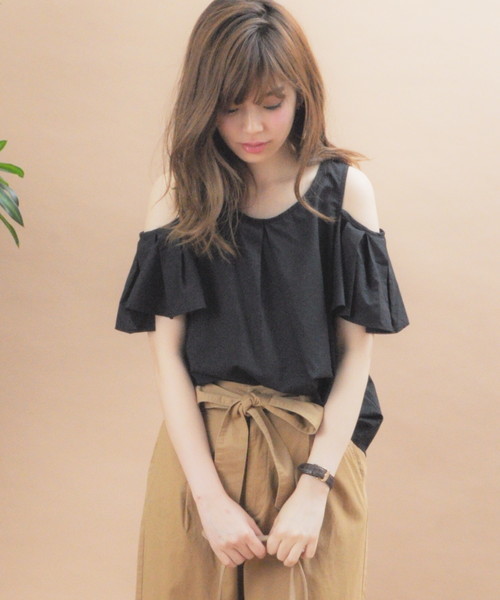 natural couture(ナチュラルクチュール)の「オープンショルダーフレアブラウス(シャツ/ブラウス・レディース・ストライプ/ホワイト×ブルー/ブラック/キャメル・FREE)」の14枚目の写真