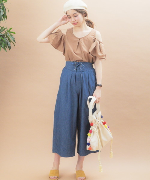 natural couture(ナチュラルクチュール)の「オープンショルダーフレアブラウス(シャツ/ブラウス・レディース・ストライプ/ホワイト×ブルー/ブラック/キャメル・FREE)」の15枚目の写真