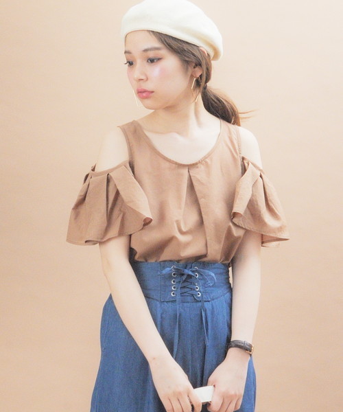 natural couture(ナチュラルクチュール)の「オープンショルダーフレアブラウス(シャツ/ブラウス・レディース・ストライプ/ホワイト×ブルー/ブラック/キャメル・FREE)」の18枚目の写真