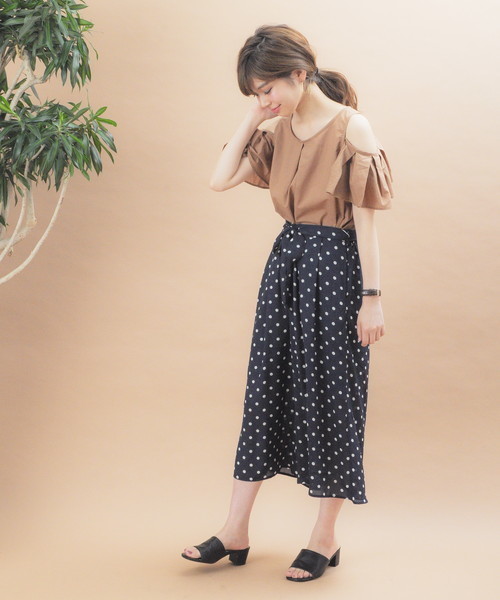 natural couture(ナチュラルクチュール)の「オープンショルダーフレアブラウス(シャツ/ブラウス・レディース・ストライプ/ホワイト×ブルー/ブラック/キャメル・FREE)」の19枚目の写真