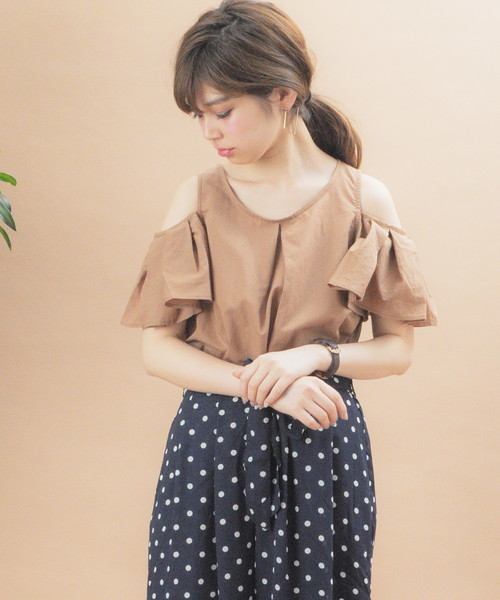 natural couture(ナチュラルクチュール)の「オープンショルダーフレアブラウス(シャツ/ブラウス・レディース・ストライプ/ホワイト×ブルー/ブラック/キャメル・FREE)」の20枚目の写真