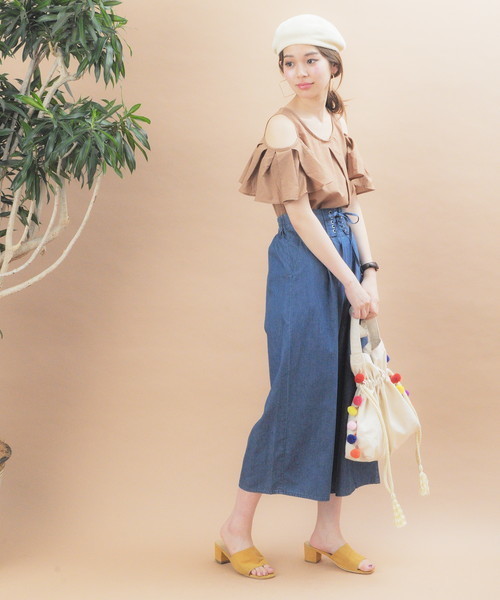 natural couture(ナチュラルクチュール)の「オープンショルダーフレアブラウス(シャツ/ブラウス・レディース・ストライプ/ホワイト×ブルー/ブラック/キャメル・FREE)」の16枚目の写真