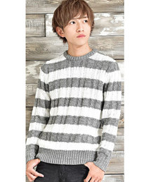 ケーブルクルーネックニット