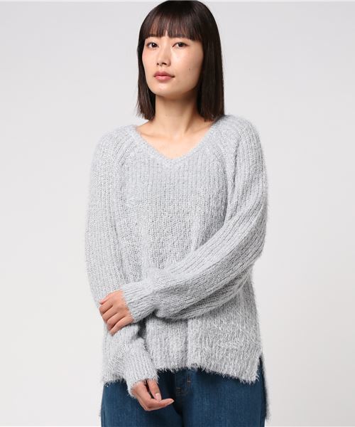 earth music&ecology（アースミュージックアンドエコロジー）の「・シャギーVネックニットプルオーバー（ニット/セーター・レディース・ライトグレー/ベージュ/ネイビー/オフホワイト/ミント/ピンクベージュ・FREE）」の2枚目の写真