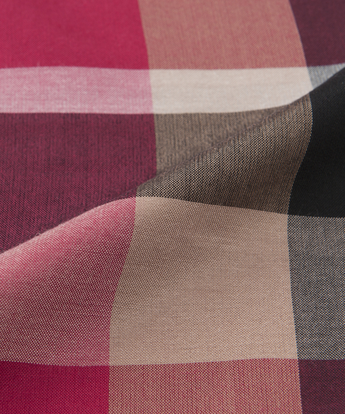 BLUE LABEL CRESTBRIDGE（ブルーレーベルクレストブリッジ）の「クレストブリッジチェック2WAYストール（ストール/ショール・レディース・ダークネイビー/レッド系その他2・FREE）」の12枚目の写真